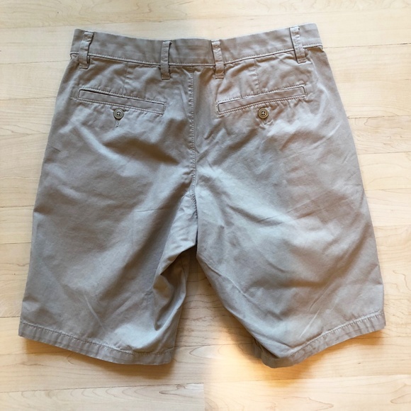 Men's GAP Classic Khaki Flat Front Shorts - Picture 2 of 4